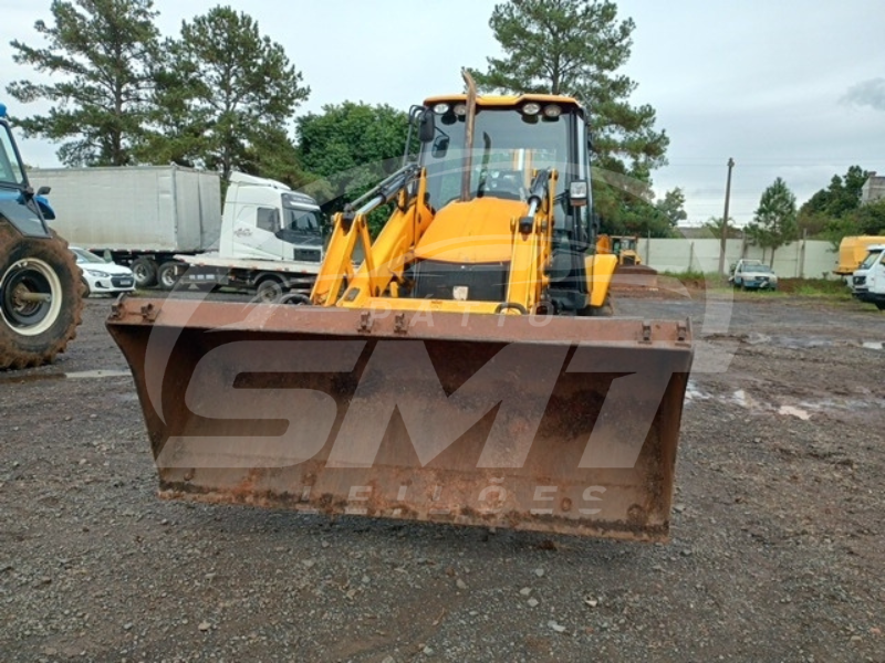 JCB 3CX RETRO ESCAVADEIRA 2011